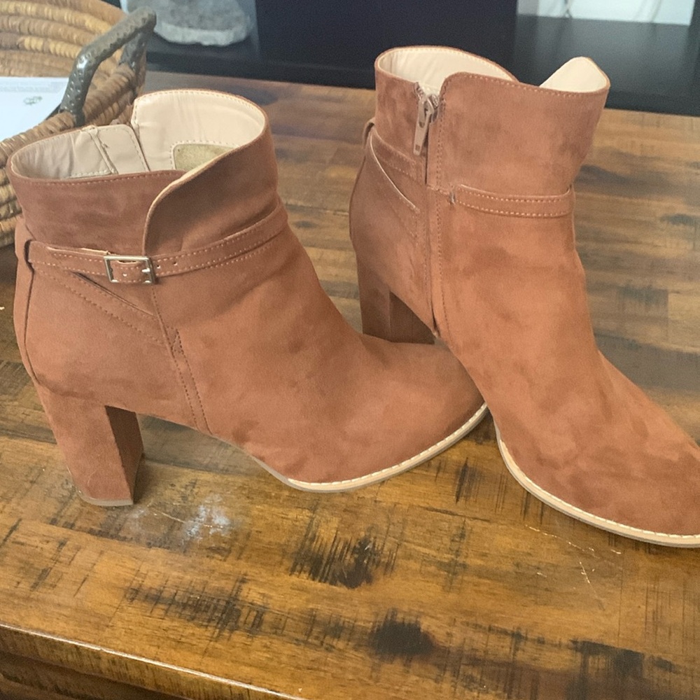 Banana Republic womens booties size 10 brown
